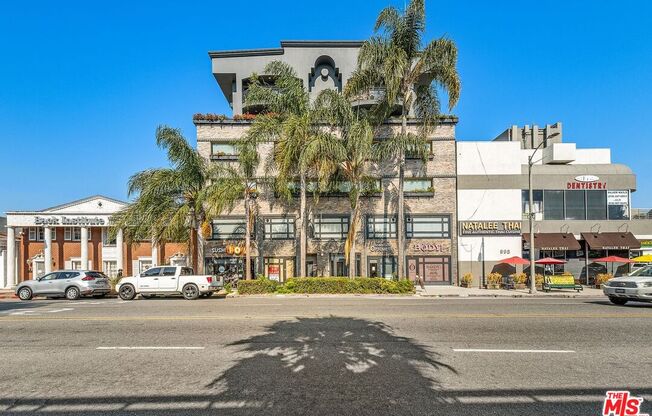 930 S ROBERTSON BLVD