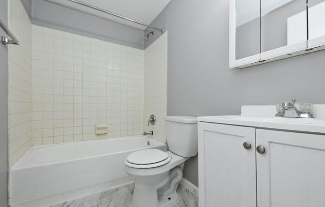 2 beds, 1 bath, 750 sqft, $1,695, Unit 3121-204