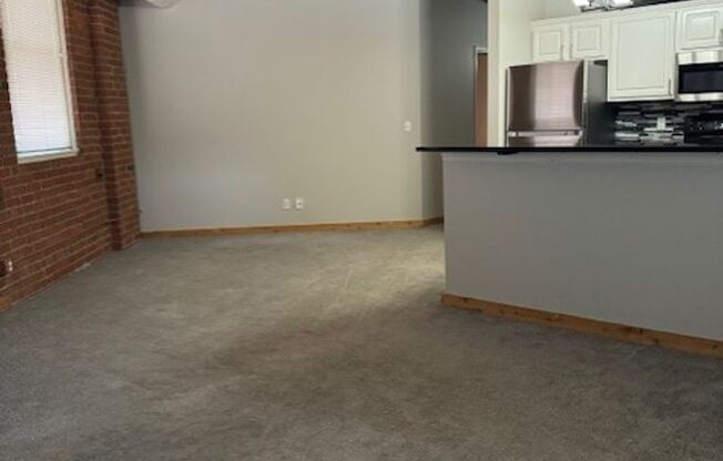 3 beds, 2 baths, 1,304 sqft, $1,725, Unit 812