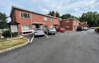 QUEEN AND LOCKLAND APTS