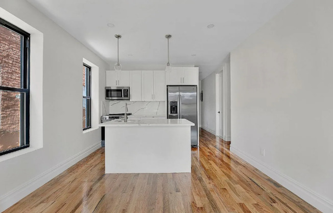 694 ASHFORD
