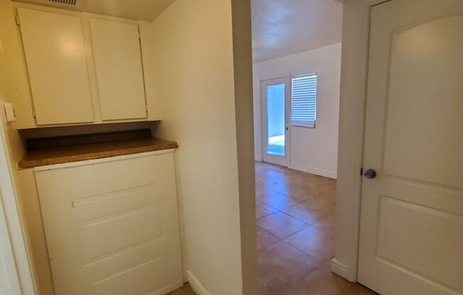 2 beds, 1 bath, 800 sqft, $1,195, Unit 03