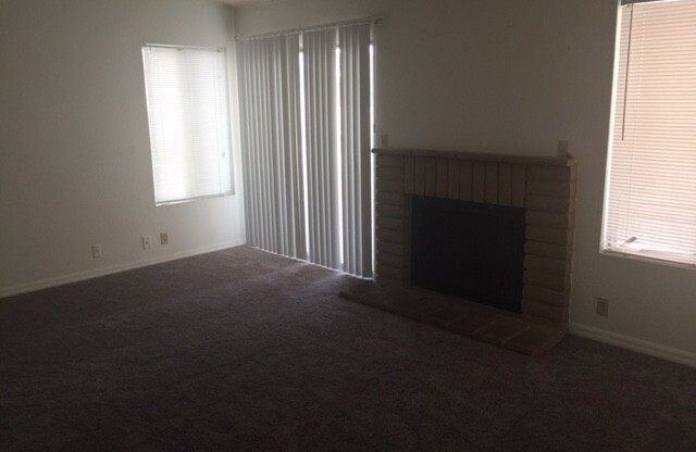 Gorgeous 3 bed/2 bath home with fresh paint and new carpet in Northwest Las Vegas!