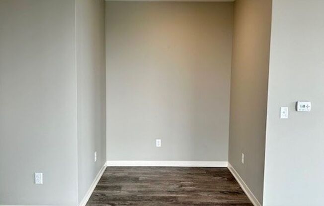 1 bed, 1 bath, 1,056 sqft, $1,900, Unit 410