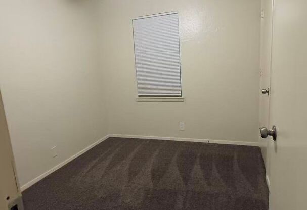 Beautiful 3 Bedroom 1.5 Bathroom in Plano!