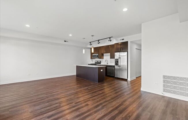2 beds, 2 baths, 1,075 sqft, $2,525, Unit 215