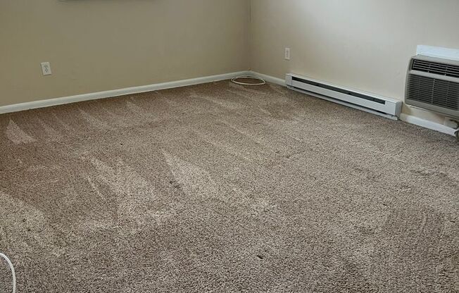 2 beds, 1 bath, $1,725, Unit D05