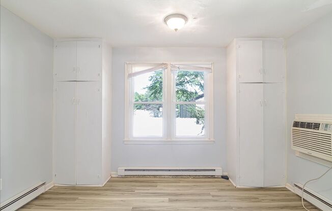 407 Hamilton