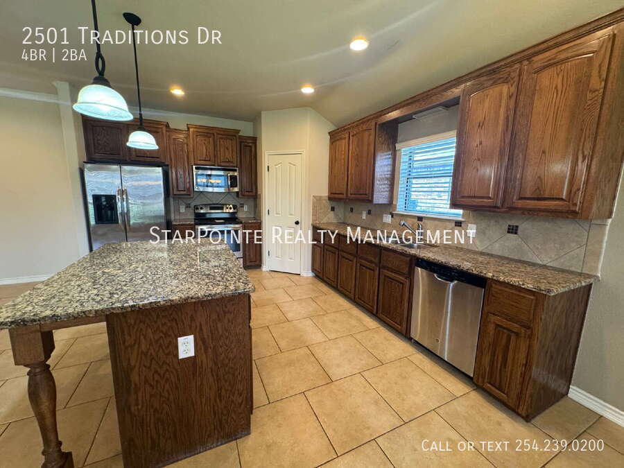 2501 TRADITIONS DR