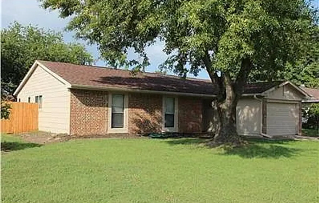 single-story home in Garland’s desirable Northlake Estates.