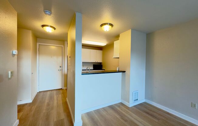 1 bed, 1 bath, 572 sqft, $1,675, Unit 108