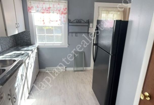 3 beds, 1 bath, $1,350