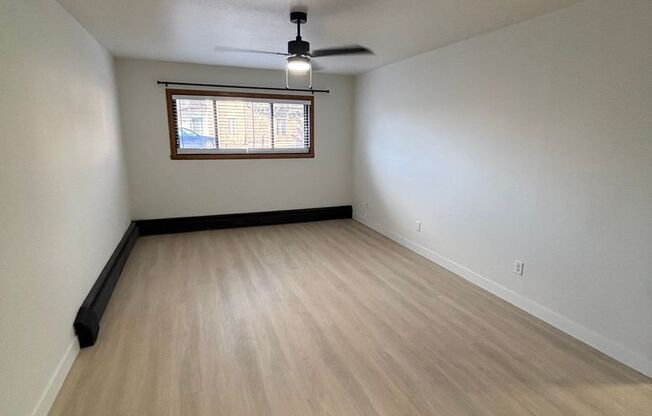 2 beds, 1 bath, 1,050 sqft, $995, Unit 215-307B