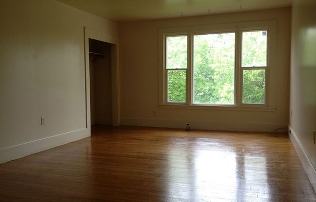 2 beds, 1 bath, $1,530, Unit 3