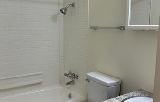 2 beds, 1 bath, $1,050, Unit 9