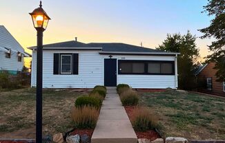 Charming Denver Home near West Bar Valwood Park!!! **MOVE IN SPECIAL**