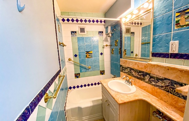 335 E 51 ST