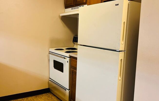 1 bed, 1 bath, $835, Unit B-23