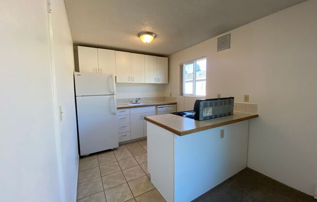 2 beds, 1 bath, 669 sqft, $1,200, Unit 38