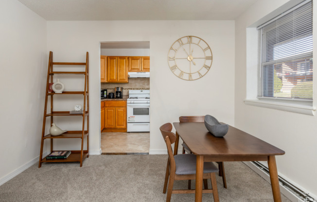 2 beds, 1 bath, 810 sqft, $2,500, Unit B-5