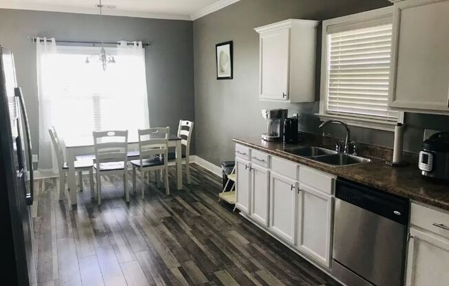Four bedrooms/two bath House with  a Fantastic Lake View