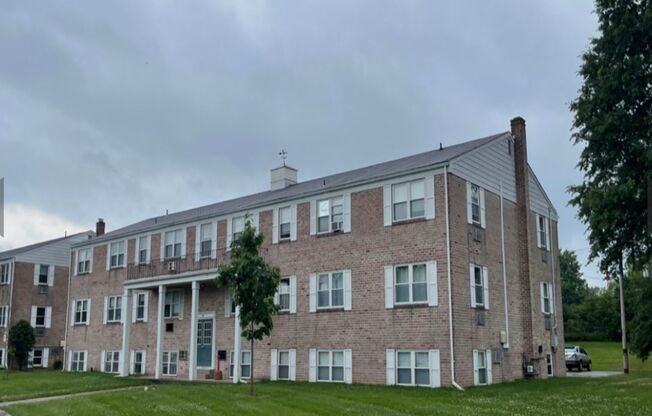 2 beds, 1.5 baths, 850 sqft, $1,835, Unit D06
