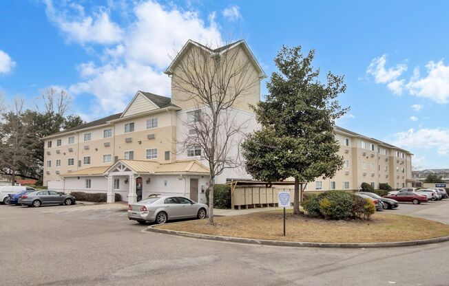 Studio, 1 bath, 329 sqft, $1,000, Unit 345