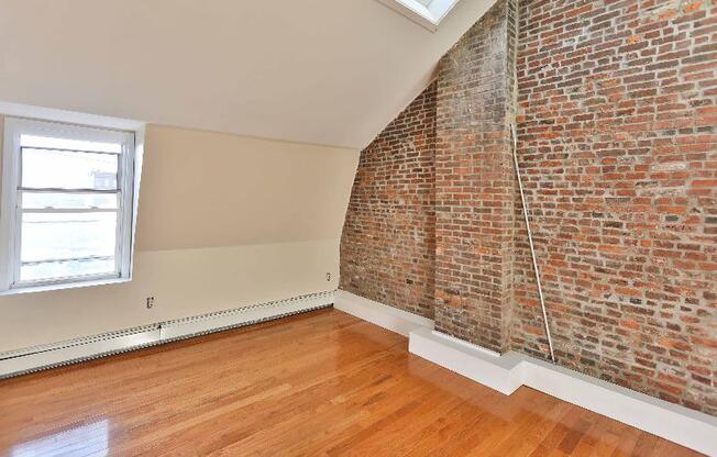 4 beds, 2 baths, $4,600, Unit 2