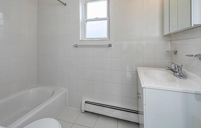 Traditional Bathroomat Troy Hills Village in Parsippany, NJ,07054