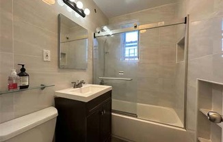 1 bed, 1 bath, $2,300, Unit C61