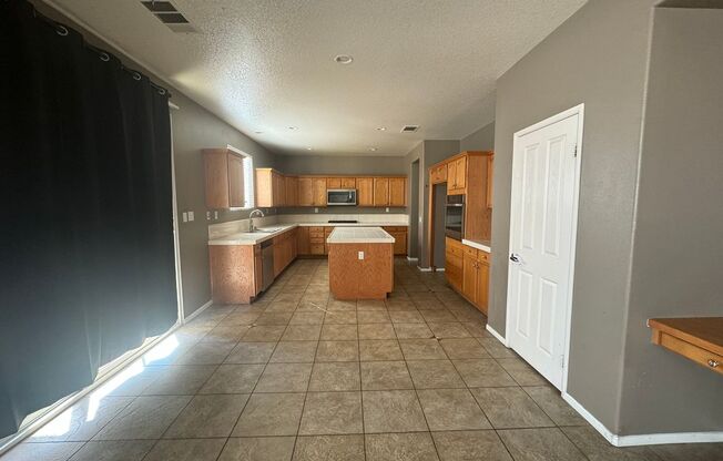 Beautiful Home in the Heart of Perris