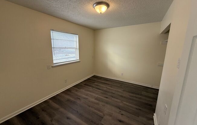 2 beds, 1 bath, 775 sqft, $790, Unit 420-22 Tefft-422 Tefft