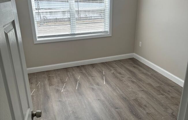 2 beds, 1 bath, 680 sqft, $2,425, Unit 21-27
