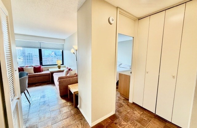 2 beds, 1 bath, 875 sqft, $3,500, Unit 20H