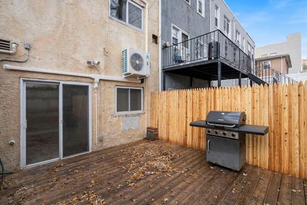 2 beds, 2 baths, 1,122 sqft, $3,300