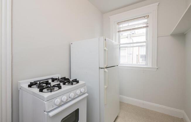 Studio, 1 bath, 329 sqft, $2,400, Unit 47