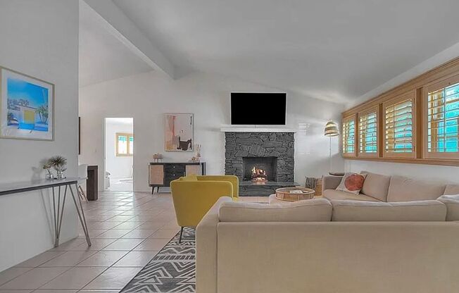 Stylish Palm Springs Home with Indoor-Outdoor Living