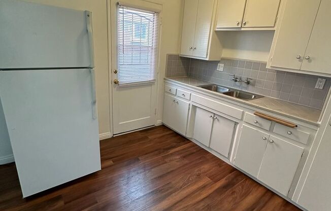 2 beds, 1 bath, $2,125, Unit 3228 Lemon