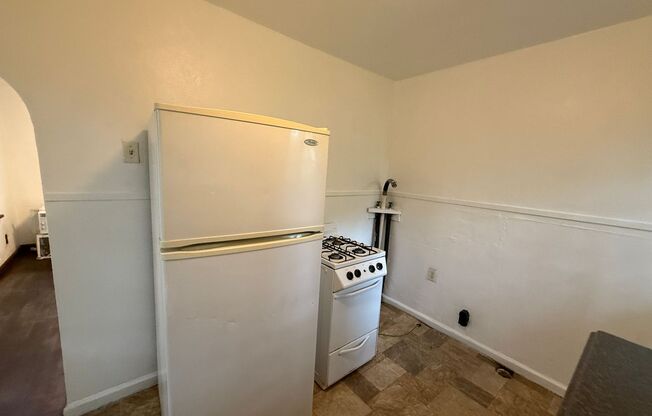 1424 S Meeker Ave - 2502 E 8th St