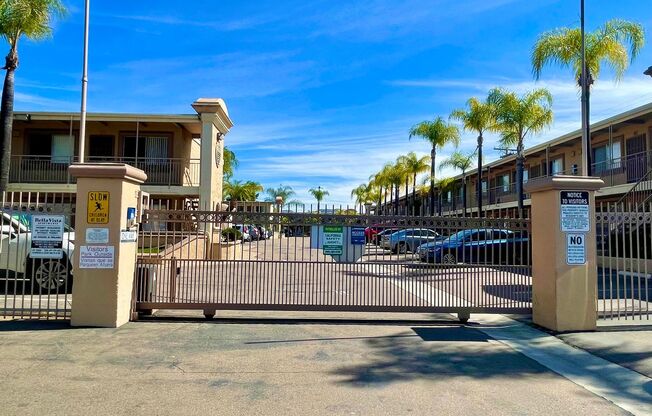 2 beds, 1 bath, 700 sqft, $2,128, Unit 545-1001