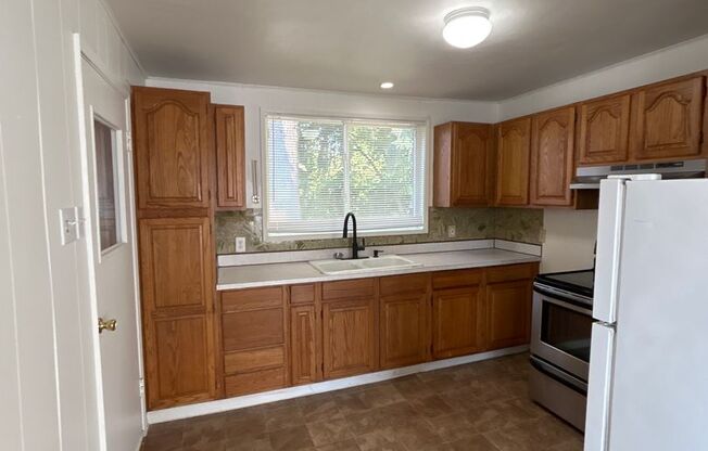 Two Bedroom Home with a Garage - Move in Special