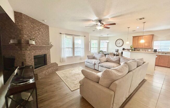 5 BED/3 BATH GORGEOUS HOUSE FOR LEASE! AVAILABLE ON 8/1/25