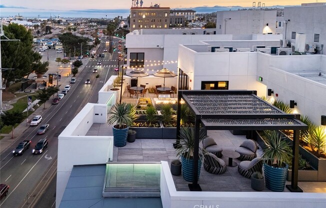 2 beds, 2 baths, 939 sqft, $3,825, Unit 500