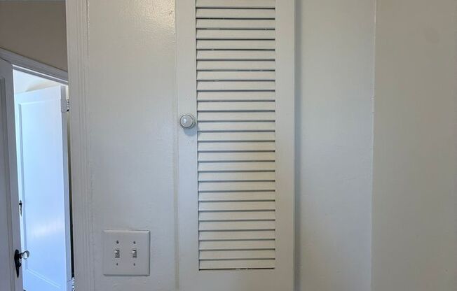 1 bed, 1 bath, 803 sqft, $2,450, Unit Royal York 1106