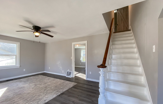 Beautiful Country Living 4 Bed + 1 Bath!! Updated House with tons of Charm! Washer and Dryer Hookups