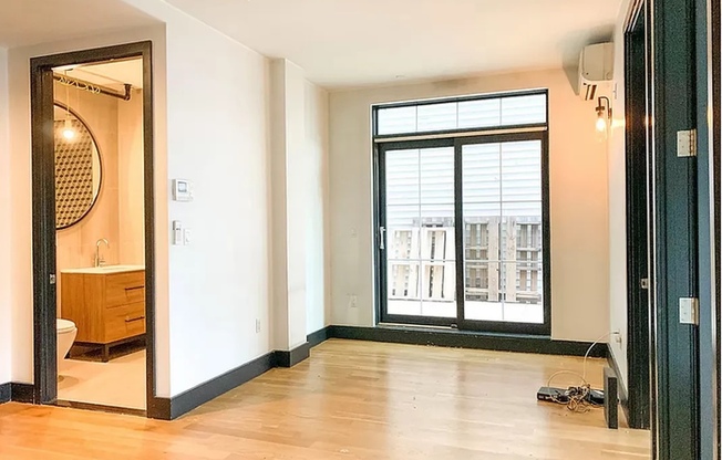 2 beds, 1 bath, $3,500, Unit 2C