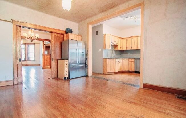 4Br Home Near West Warren Blvd in Chicago