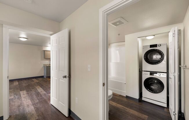 1 bed, 1 bath, 553 sqft, $1,250, Unit 303