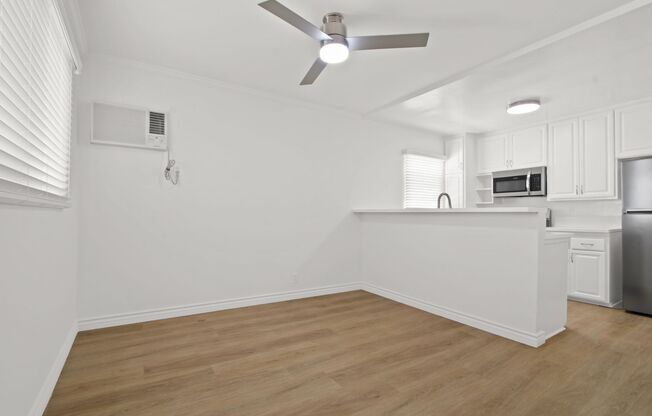 937 6th St in Santa Monica - North of Wilshire and 6 blocks to the beach!