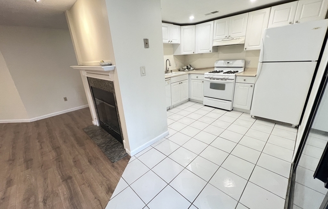 295 W WYOMING AVE